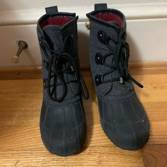 Size 9 Tommy Hilfiger boots - Picture 2 of 6